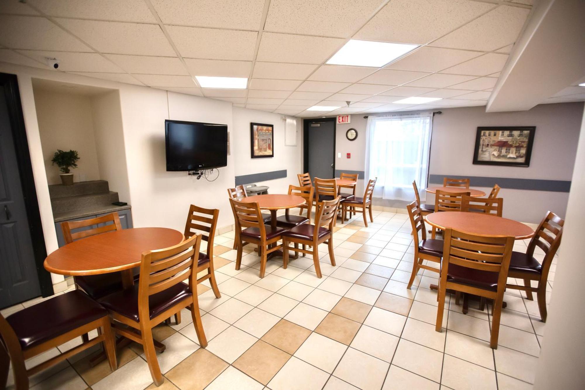 Super 8 By Wyndham Whitecourt Hotel Kültér fotó