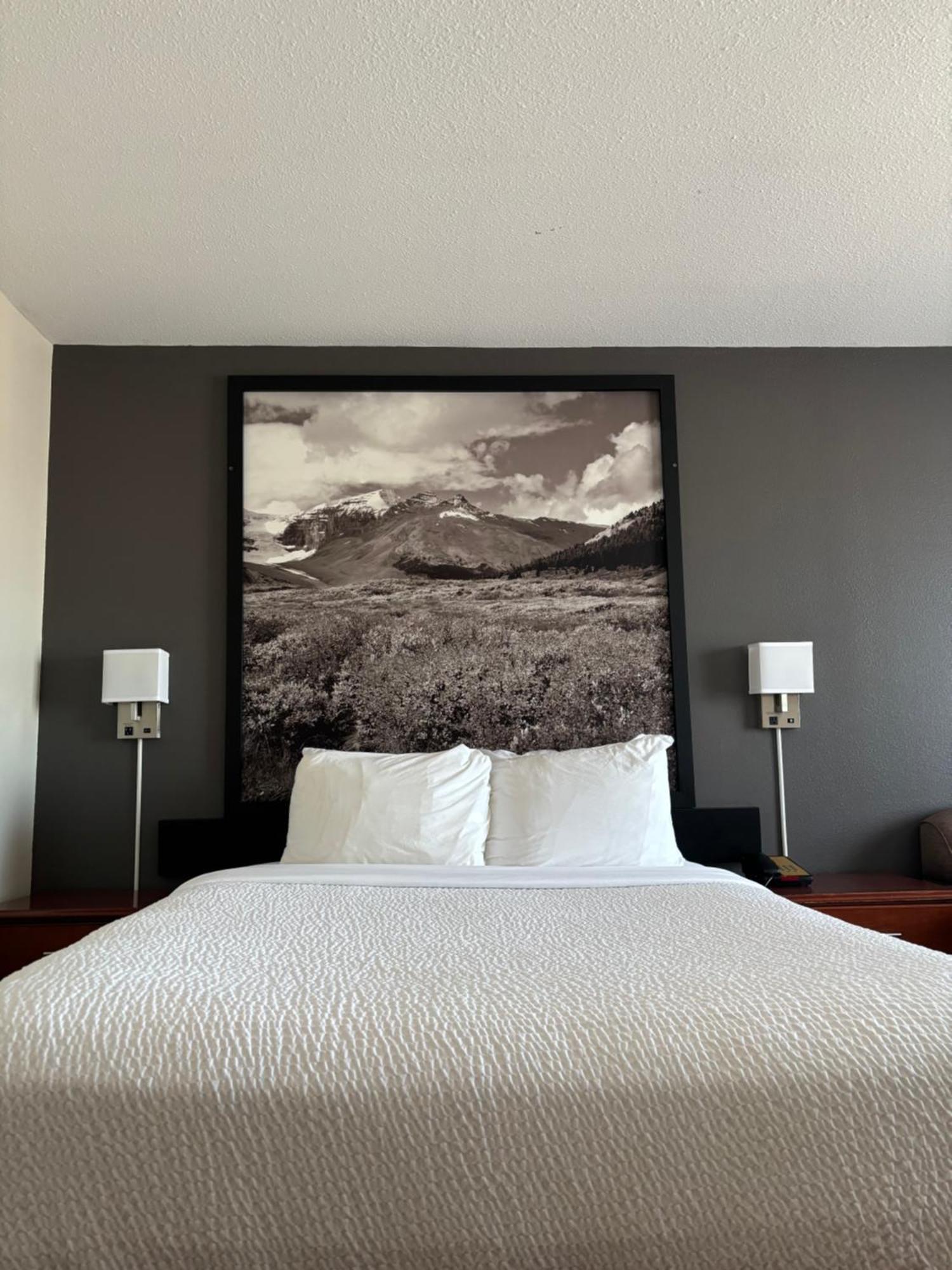 Super 8 By Wyndham Whitecourt Hotel Kültér fotó